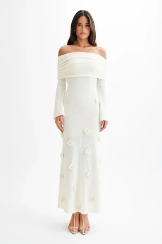 Kiki Off Shoulder Knit Rose Maxi Klänning – Ivory