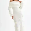 Kiki Off Shoulder Knit Rose Maxi Klänning – Ivory Kiki Off Shoulder Knit Rose Maxi Klänning – Ivory