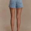 Kylee broderade shorts – mellablå Kylee broderade shorts – mellablå