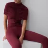 Linh Slinky höghalsad rynkad topp – Mahogany