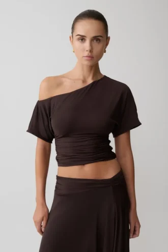 Luu Off Shoulder Slinky Top – mörk choklad