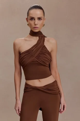 Lydia Slinky asymmetrisk halterneck-top – chokladbrun