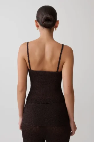 Mattais bouclé-stickad topp – mörk choklad