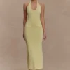Ovina halterneck-stickad midiklänning – Lemon Ovina halterneck-stickad midiklänning – Lemon