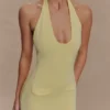Ovina halterneck-stickad midiklänning – Lemon Ovina halterneck-stickad midiklänning – Lemon