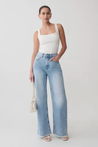 Sebastian raka Denim jeans med slitna kanter – tvättade ljusblå