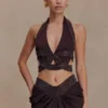 Siren halterneck-top i satin och strass – mörk choklad Siren halterneck-top i satin och strass – mörk choklad