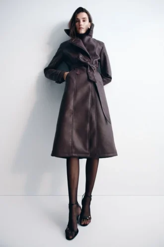 Tarah trenchcoat i imitationsläder – kakaobrun