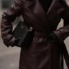 Tarah trenchcoat i imitationsläder – kakaobrun Tarah trenchcoat i imitationsläder – kakaobrun