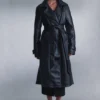 Tarah trenchcoat i konstläder – svart Tarah trenchcoat i konstläder – svart