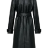 Tarah trenchcoat i konstläder – svart Tarah trenchcoat i konstläder – svart