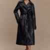 Tarah trenchcoat i konstläder – svart Tarah trenchcoat i konstläder – svart