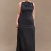 Violett ärmlös maxiklänning i satin – svart Violett ärmlös maxiklänning i satin – svart
