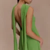 Wynter draperad miniklänning med sjal – grön Wynter draperad miniklänning med sjal – grön