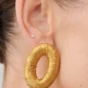 Yara örhänge i metall – guld Yara örhänge i metall – guld
