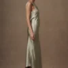 Yvette slip-maxiklänning med asymmetrisk fåll – salvia Yvette slip-maxiklänning med asymmetrisk fåll – salvia