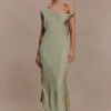 Yvette slip-maxiklänning med asymmetrisk fåll – salvia Yvette slip-maxiklänning med asymmetrisk fåll – salvia