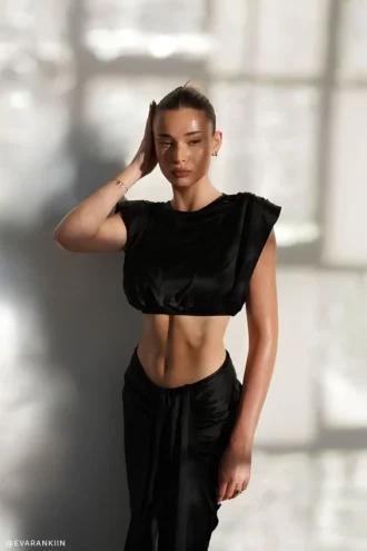 Zendaya kort topp i siden – svart